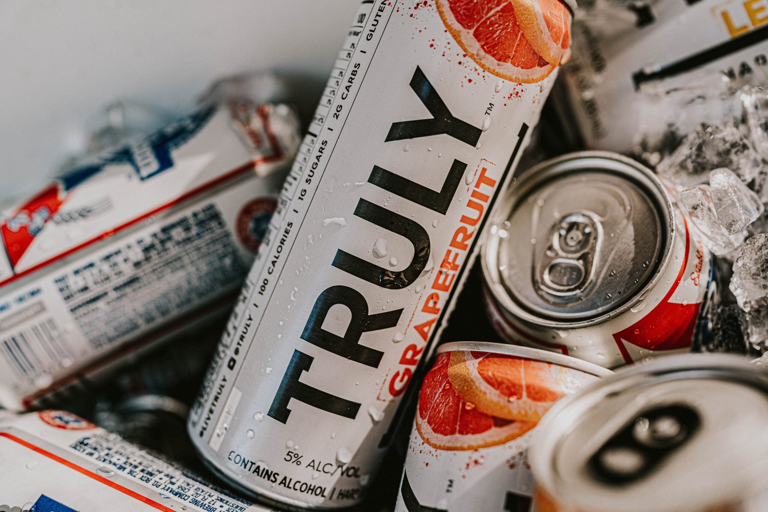 TRULY ハードセルツァー アルコール8% 12缶入り ビールやカクテルに代わる新しい選択肢！ ハードセルツァー（Hard