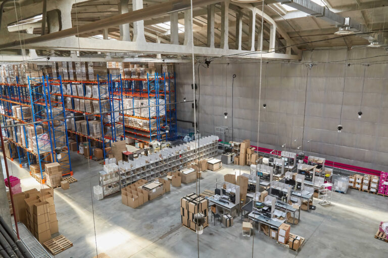 米国3PL自社倉庫の内観